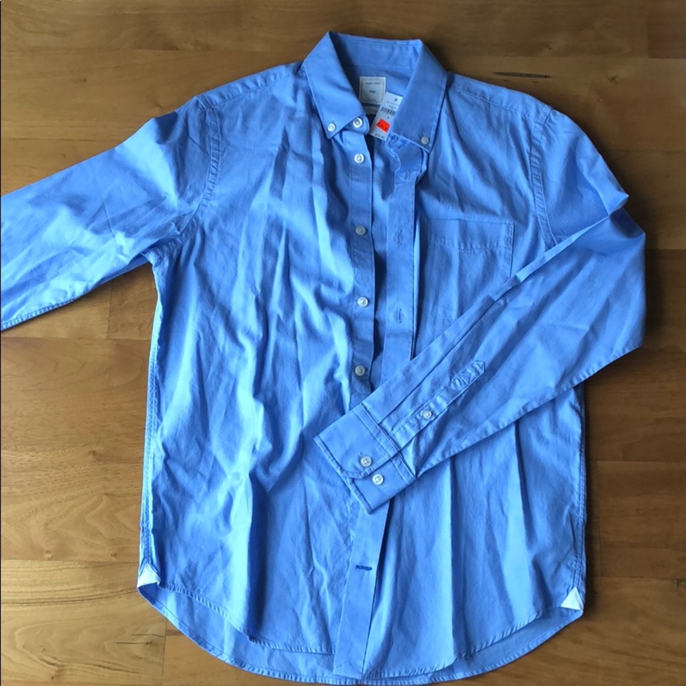 GAP button down top